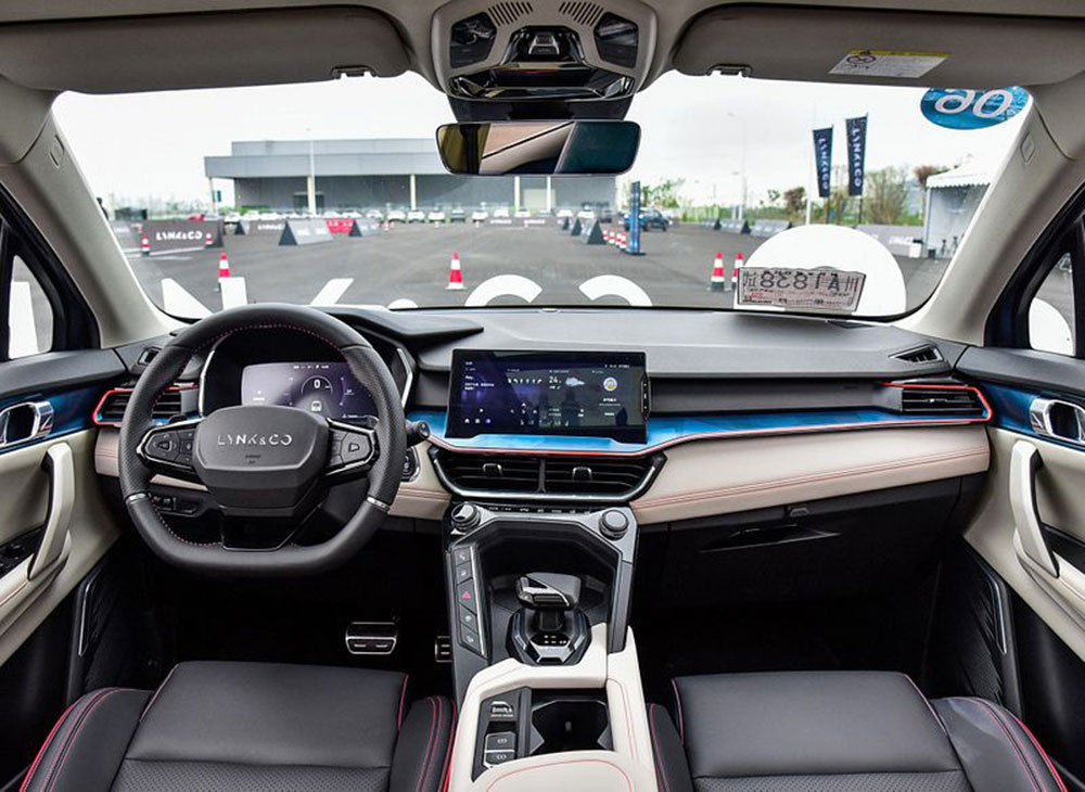 Lynk & Co 06