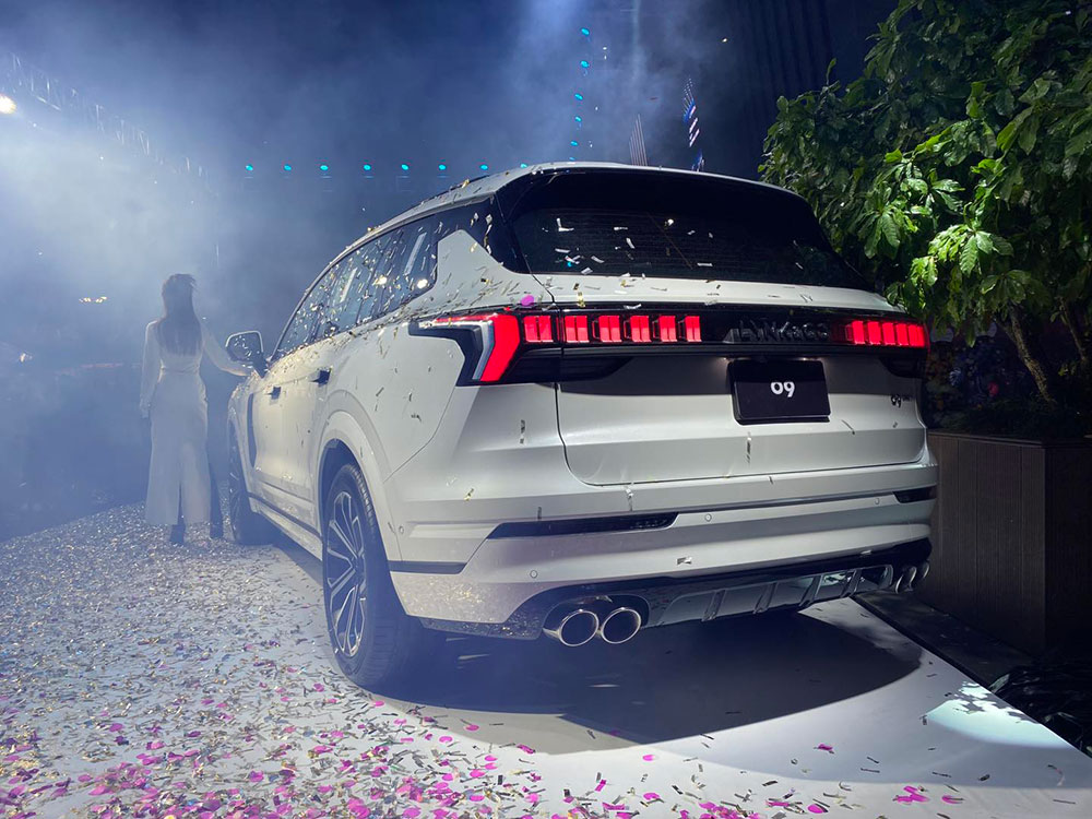 giá bán Lynk & Co 09